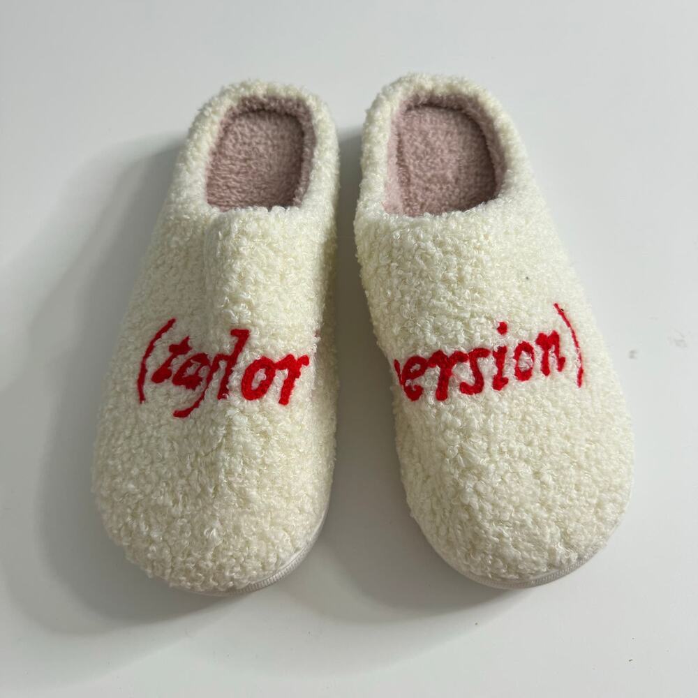NWOT TAYLOR'S VERSION Slippers Hard Bottom Sherpa 40-41 Taylor Swift